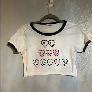 Women’s white black pink hearts graphic crop top shirt size small